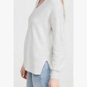 Madewell Bartlett V-Neck Sweater Merino Wool Blend Light Gray Soft Minimalist M